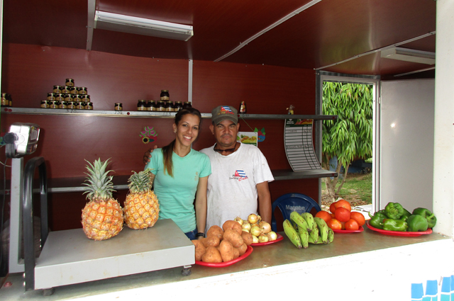 yacht charter cuba fruit shop marina